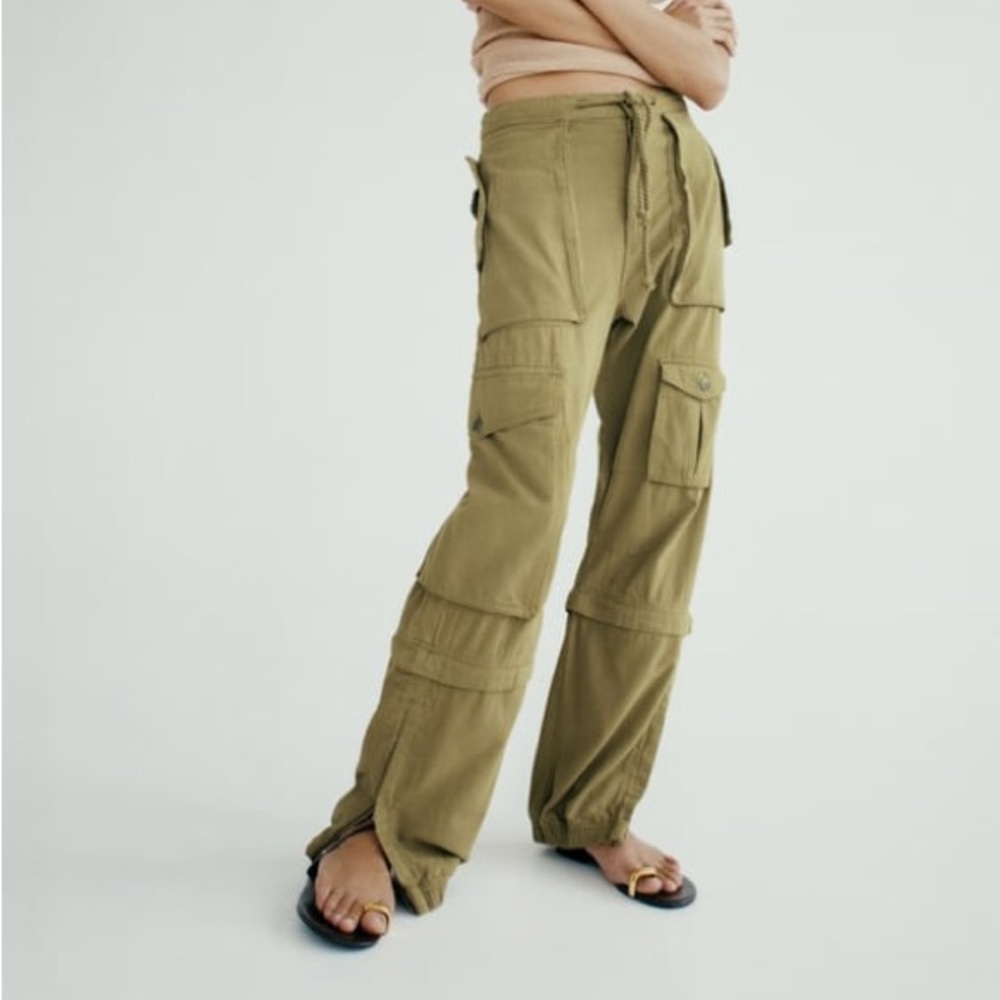 Zara Women's High Waisted Relaxed Daily Cargo Pants - Green - 4.  New with tag.